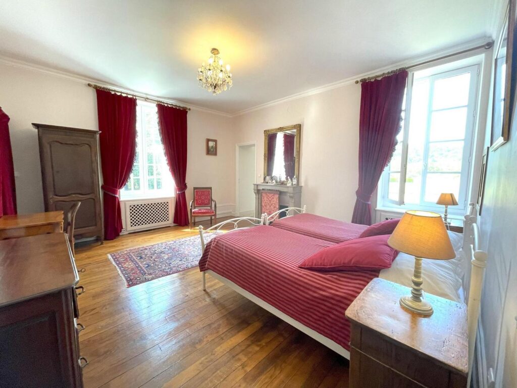 Chambre Vergy – chambre d'hôtes avec deux lits jumeaux, Domaine de Pellerey en Bourgogne